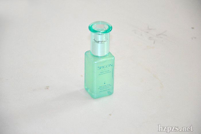 水漾動力盈潤鎖水精華露