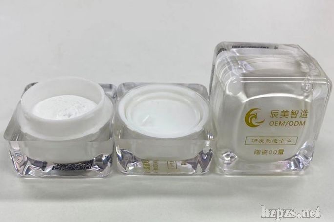 辰美現(xiàn)貨陶瓷QQ霜豆腐霜素顏霜不假白補水鎖水